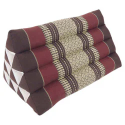 Liten brun & röd pyramidkudde